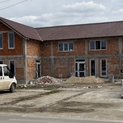 Nieuw gemeentehuis in aanbouw, Batăr